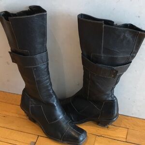 Black leather  Knee Boots with Adjustable Straps and Textured Finish